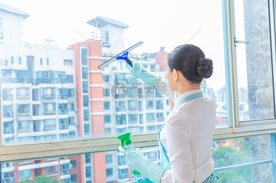 專業(yè)保潔服務 玻璃清潔的重要性與實施方法